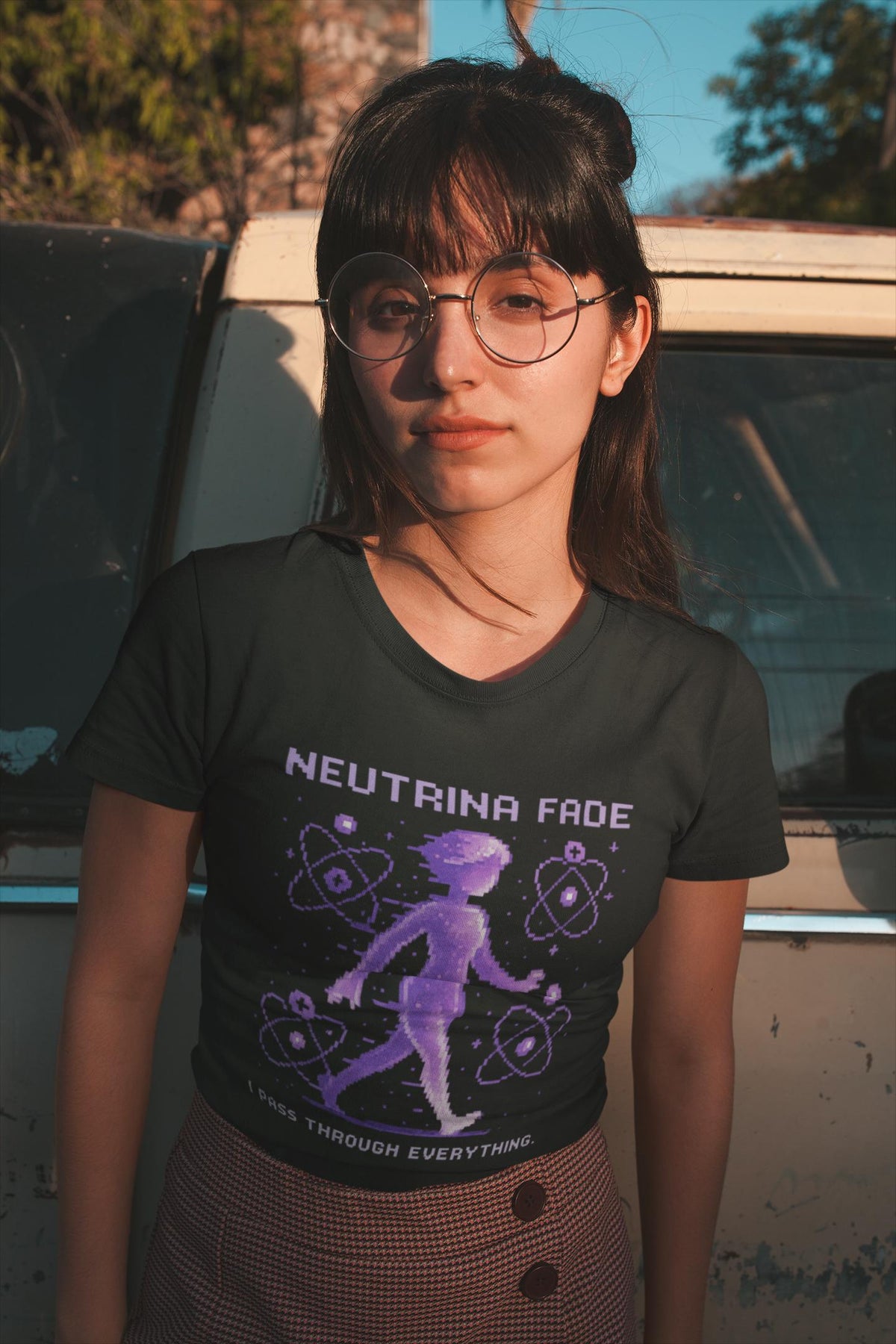 Neutrina Fade – Neutrino Ghost Matter physics T-shirt